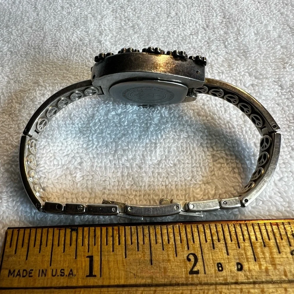 Lucky Brand Watch Mother of Pearl Face Horseshoe Brass Tone Floral, Runs Great, - Picture 6 of 6